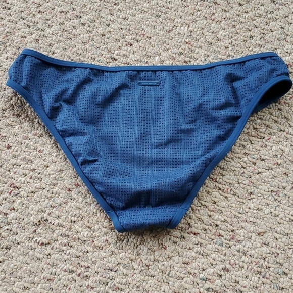 Under Armour swim suit - Picture 7 of 8